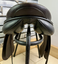 Load image into Gallery viewer, 17 1/2” Wide Albion Selecta WH/GP/Jump Saddle - Brown