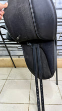 Load image into Gallery viewer, 17” M/Changeable Gullet Wintec Dressage Saddle - Black