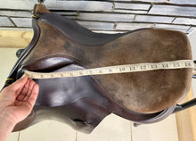 Load image into Gallery viewer, 16 1/2” Wide Farrington Jump Saddle - Brown