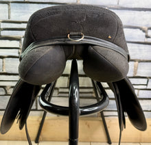 Load image into Gallery viewer, 17” Wide Thorowgood Griffin Cob GP Saddle - Black - Lightweight Synthetic - Flat Tree - 4 Straps