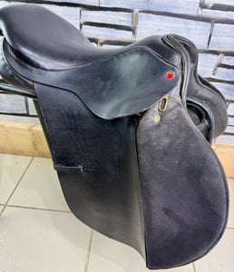 17 1/2” Medium Albion Legend Jump Saddle - Black