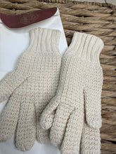Load image into Gallery viewer, Chester Jeffries Sportac Knitted String Gloves - Junior Large