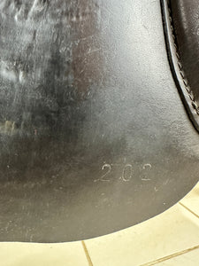16 1/2” MW Novus WH/VSD Saddle - Brown