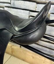 Load image into Gallery viewer, 16” Wide M&amp;J Saddlery English GP Pony Saddle - Black