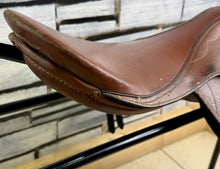 Load image into Gallery viewer, 17” Futurity Full Tree Racing Saddle - Tan - Soft Foam Panels