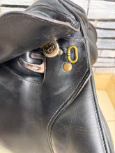 Load image into Gallery viewer, 17 1/2” Medium/Changeable Gullet Bates Caprilli GP Saddle - Black