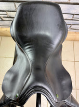 Load image into Gallery viewer, 17 1/2” MW Ideal 1550 GPD/VSD Saddle - Black