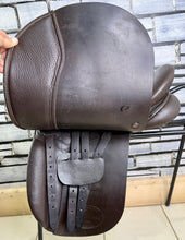 Load image into Gallery viewer, 17 1/2” MW Patrick Wilkinson VSD/WH Saddle - Brown