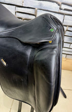 Load image into Gallery viewer, 17 1/2” Wide Penwood Close Contact Dressage Saddle - Black