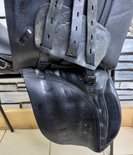 Load image into Gallery viewer, 17” XXW Hoop Tree Manor Cob GP Saddle - Black - Extra Wide - 4 Straps
