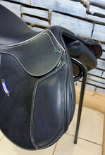 Load image into Gallery viewer, 15” - 15 1/2” MW Whitaker Junior Pro Jump Saddle - Black - Full Leather - Heat Adjustable