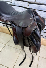 Load image into Gallery viewer, 17” Medium-MW Black Country Vinici MonoFlap Jump Saddle -Brown/Black- Jumping/XC