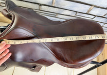 Load image into Gallery viewer, 16”-16 1/2” Medium (33) Prestige Roma Jump Saddle - Brown
