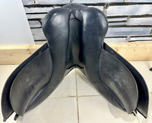 Load image into Gallery viewer, 17 1/2” XW Silhouette Cob WH/VSD/GP Saddle - Black
