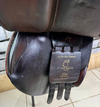 Load image into Gallery viewer, 17 1/2” MW Frank Baines Elan Close Contact Jump Saddle - Brown