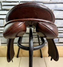 Load image into Gallery viewer, 17” XW Farrington Cob VSD Saddle - Brown