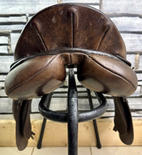 Load image into Gallery viewer, 18” XW M&amp;J/Granville Saddlery English GP Cob Saddle - Brown