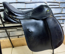 Load image into Gallery viewer, 17” MW Oakland House Saddlery GP/Jump Saddle - Black - Cob Medium Wide