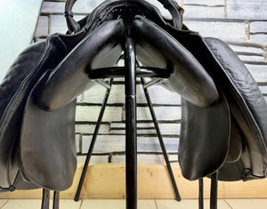 17” Wide Trapezius Panel Saddle - Black