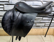 Load image into Gallery viewer, 17 1/2” MW Albion K2 Jump Saddle - Black -Big Blocks- Mega Comfy