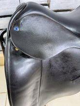 Load image into Gallery viewer, 17” Wide Ideal/Martin Wilkinson Suzannah Dressage Saddle - Black