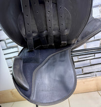 Load image into Gallery viewer, 17 1/2” XW Thorowgood Griffin Standard GP Saddle - Black