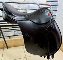 Load image into Gallery viewer, 17 1/2” Medium Albion Selecta GP Saddle -Black- Changeable Knee Pads
