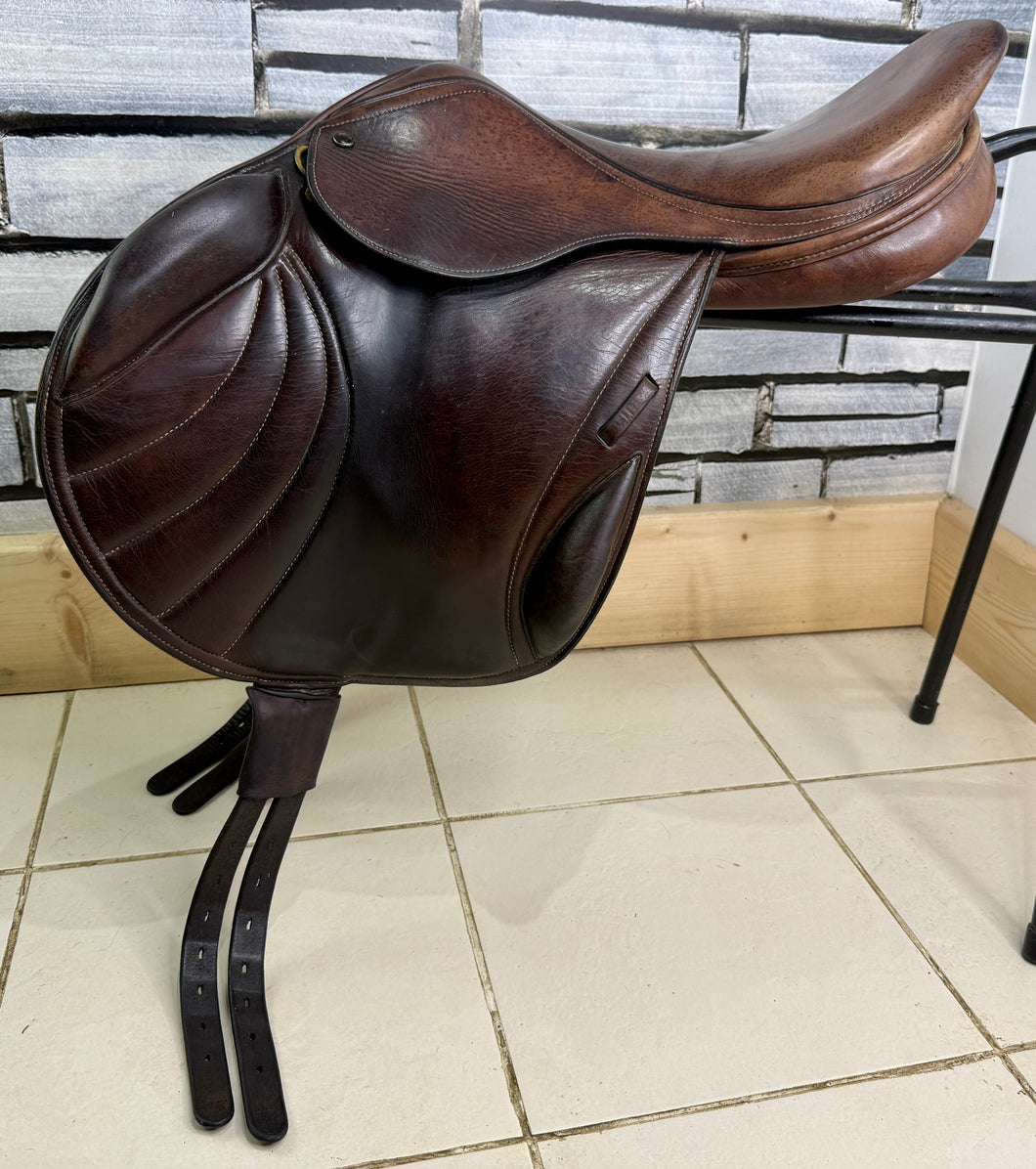 17 1/2” Wide Paramount Monoflap Jump Saddle - Brown