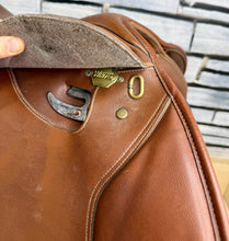 Load image into Gallery viewer, 16 1/2” MW/Changeable Gullet Wintec Jump Saddle - Tan