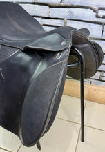 Load image into Gallery viewer, 18” XXW Thorowgood Griffin Cob GP Saddle -Black- Extra Wide -Flat Tree-