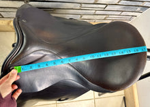 Load image into Gallery viewer, 17 1/2” XW Black Country WH/Show Saddle - Dark Havana