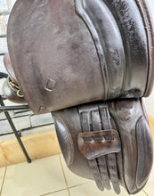 Load image into Gallery viewer, 17” XW Jeffries Stamford WH Saddle - Brown