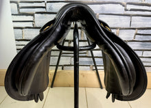 Load image into Gallery viewer, 16 1/2” Medium Farrington Burford Event GP Saddle - Black