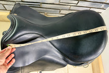 Load image into Gallery viewer, 18” MW Ideal Suzannah Dressage Saddle - Black