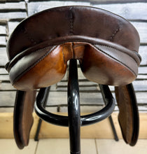 Load image into Gallery viewer, 17” Wide Palaton Derby House Show Ring Mark II Working Hunter Saddle - Brown