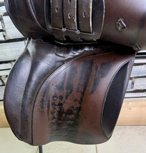 Load image into Gallery viewer, 17” Wide Farrington/Shires GP Saddle - Brown