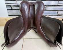 Load image into Gallery viewer, 17” XW Farrington Cob VSD Saddle - Brown