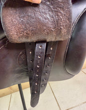 Load image into Gallery viewer, 17 1/2” MW Farrington Burford Event Saddle - Brown Buffalo