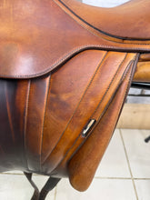 Load image into Gallery viewer, 17” Wide Butet Monoflap Cross Country Jump Saddle - Brown/Tan