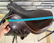 Load image into Gallery viewer, 16 1/2” Wide R.S. Saddles Excelle Monoflap Jump Saddle - Brown