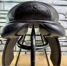 Load image into Gallery viewer, 17 1/2” XW Silhouette Cob WH/VSD/GP Saddle - Black