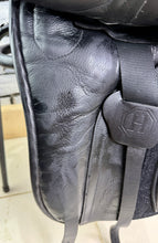Load image into Gallery viewer, 17 1/2” Medium Heritage Yin-Yang Dressage Saddle - Black