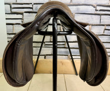 Load image into Gallery viewer, 18” Wide-XW Fylde Show/Working Hunter Saddle -Brown- Suede Top