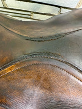 Load image into Gallery viewer, 16 1/2” XW/Changeable Gullet Shires Optimus Leather GP Saddle - Brown