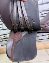 Load image into Gallery viewer, 17” MW/Changeable Gullet Wintec 500 VSD GP Saddle - Brown - Cair