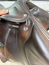 Load image into Gallery viewer, 17” +1.5 (MW) Amerigo Vega Monoflap Jump Saddle - Brown