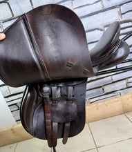 Load image into Gallery viewer, 17 1/2” Wide Albion K2 Adjusta GP Saddle - Brown