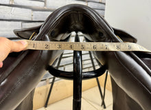 Load image into Gallery viewer, 17 1/2” Medium Morris &amp; Nolan High Wither Gold GP Saddle - Brown