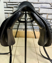Load image into Gallery viewer, 17 1/2” Wide Penwood Close Contact Dressage Saddle - Black