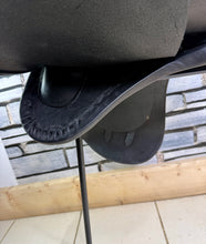 Load image into Gallery viewer, 18” J&amp;M Suede Top English Polo Saddle - Black